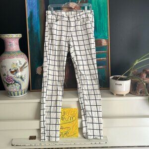 Divided White Pants with Black Grid Pattern 8